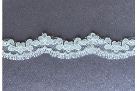 7/8" Ivory Pearled Alençon Style Lace Trim